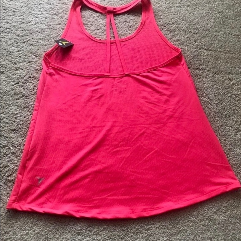 Workout Top - Picture 2 of 3